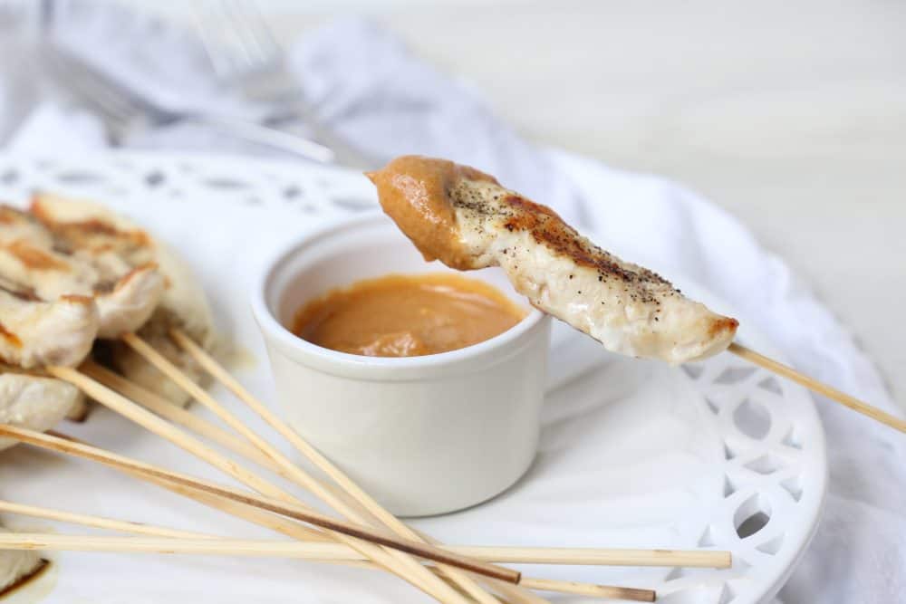 Grilled chicken satay dipped in peanut sauce