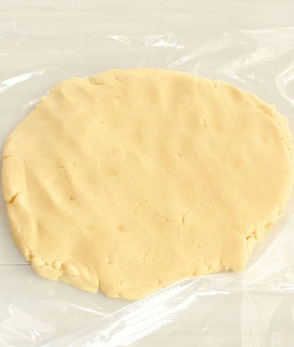 Disc of sugar cookie dough