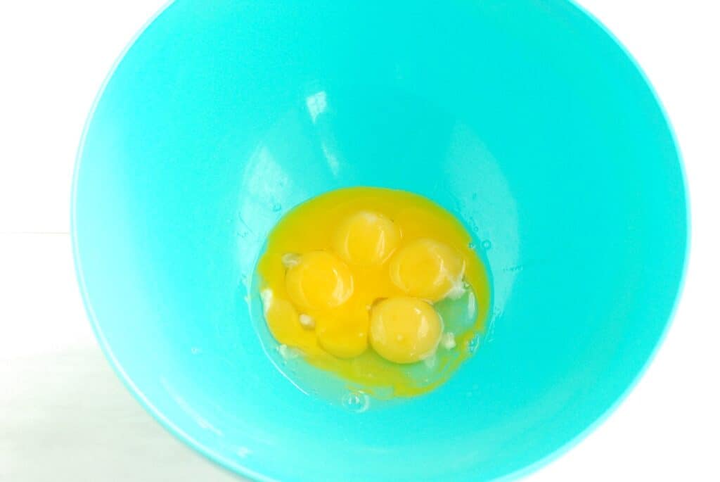 Six egg yolks in a bowl.