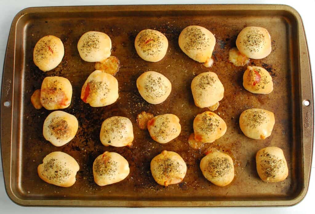 A pan of baked pizza bombs.