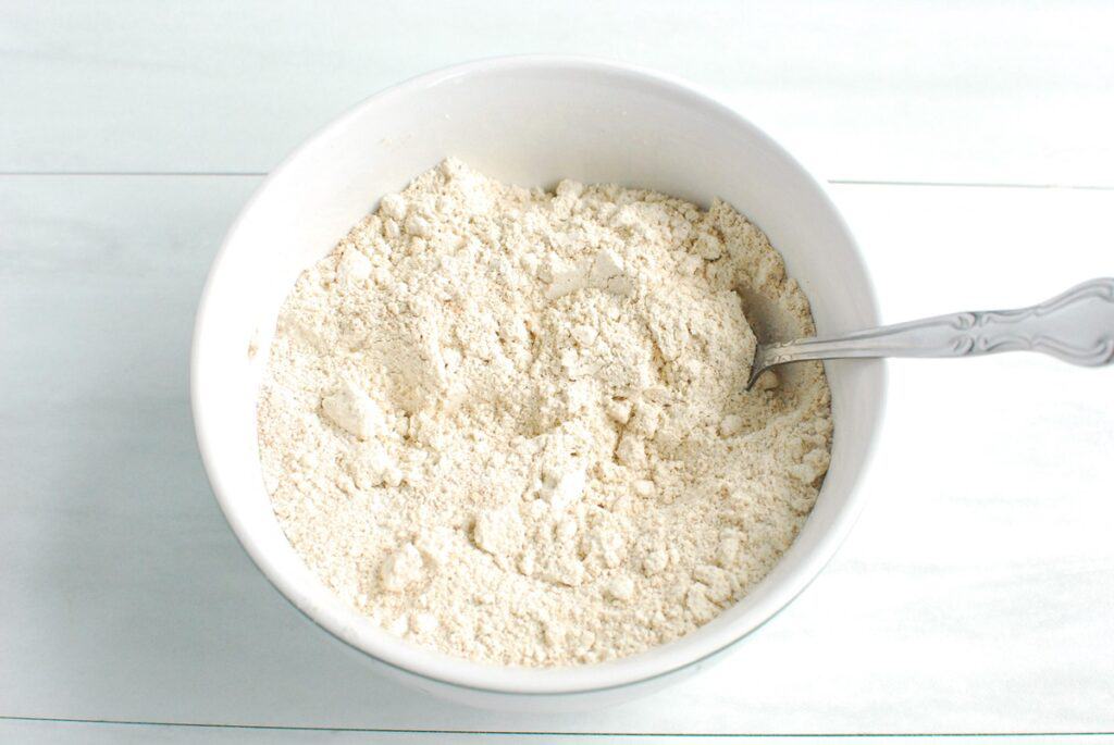 Oat flour, baking powder, salt, and cinnamon mixed together.