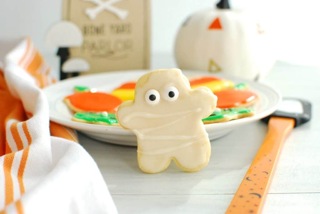 A mummy cookie with edible eyeballs.