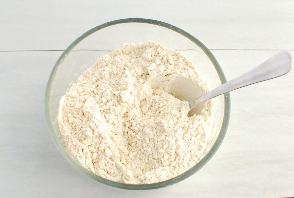 Flour, cinnamon, baking soda, and salt mixed together.